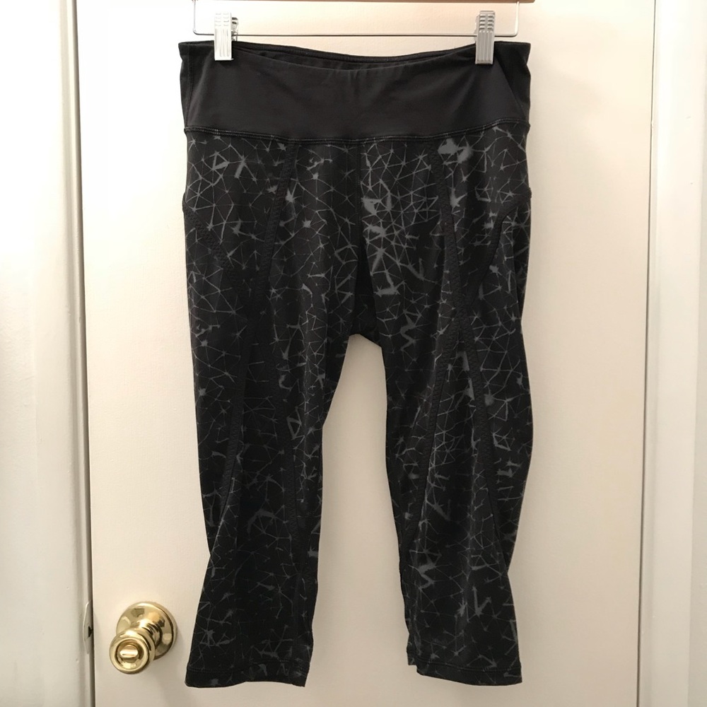 ***SOLD*** Lululemon crops, size 8
